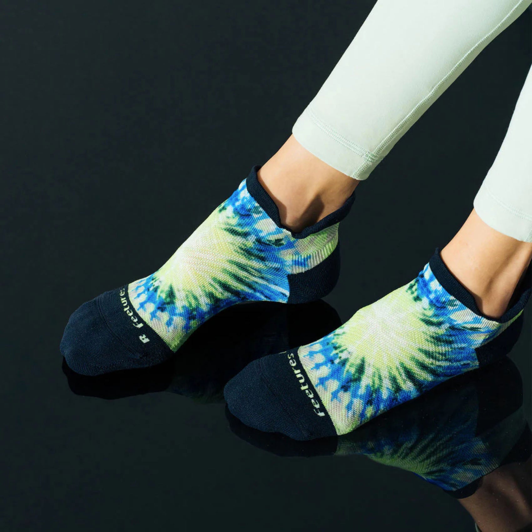 Unisex Feetures Elite Light Cushion No-Show Tab Socks
